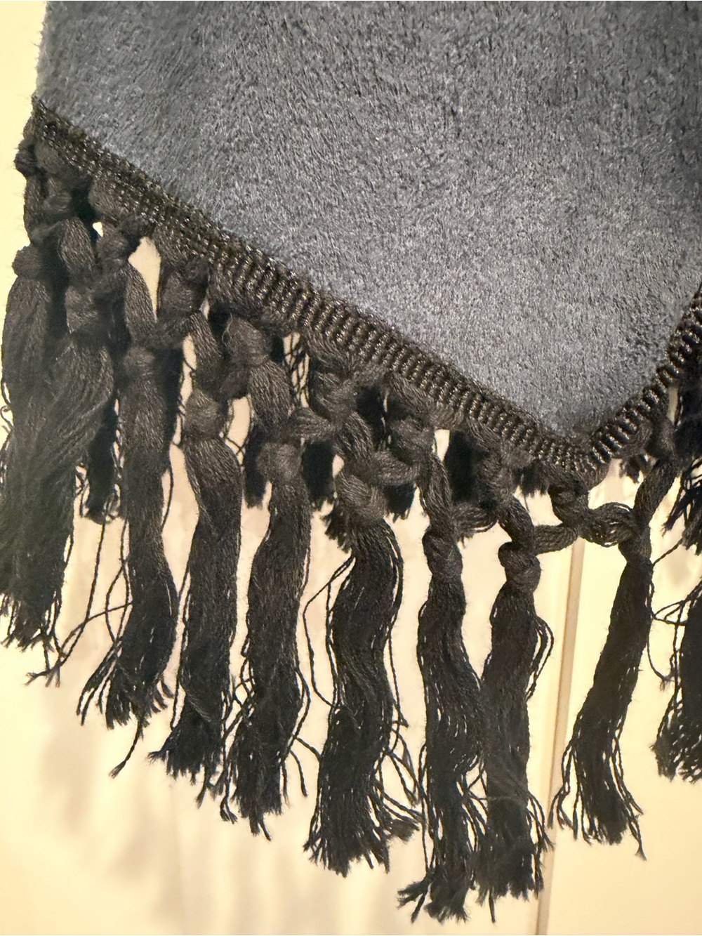 NWT ROMEO AND JULIET Striped & Stitched Fringe FAUX Sherpa Vest - Black - Picture 3 of 6
